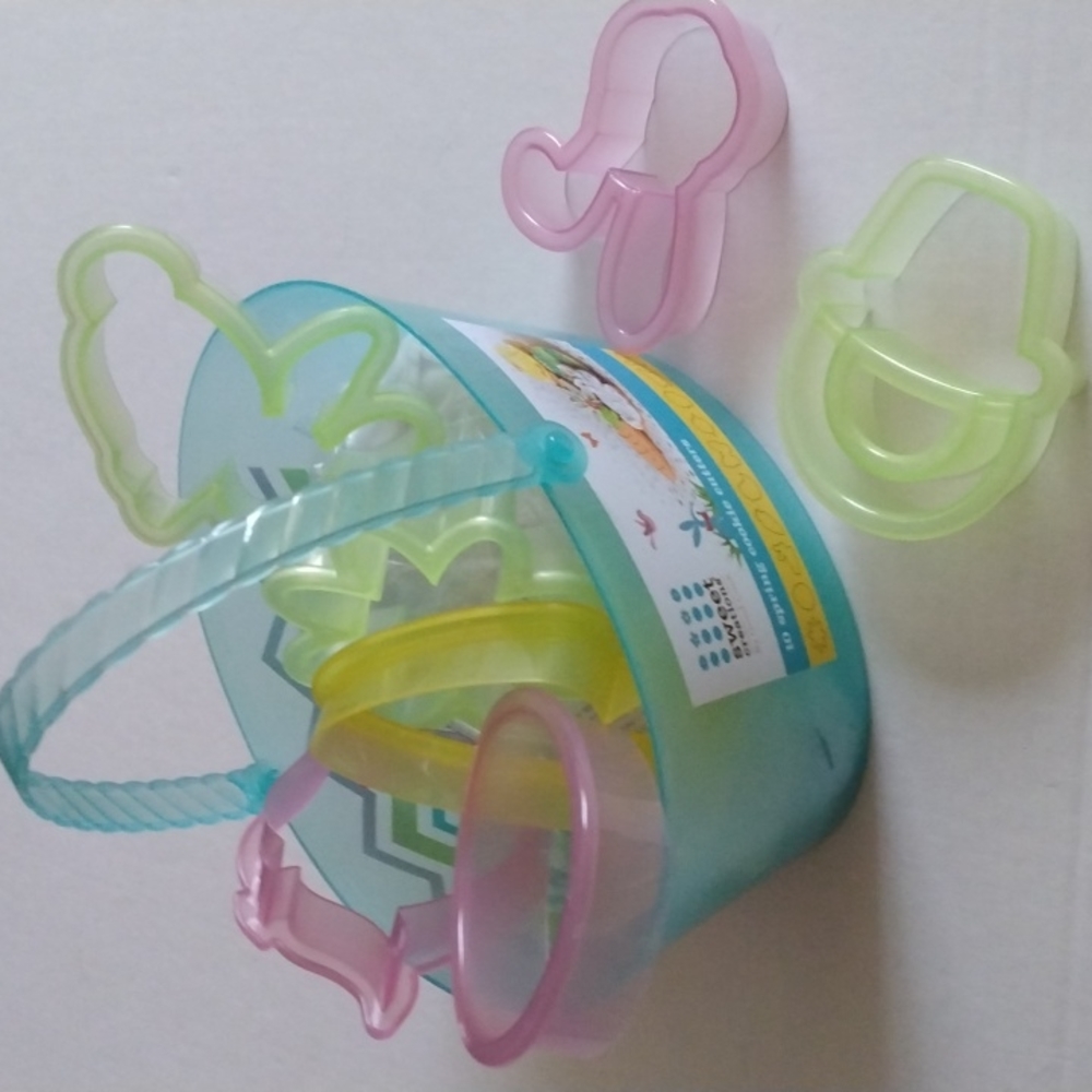 Sweet Creations 10 Spring Cookie Cutters with Basket